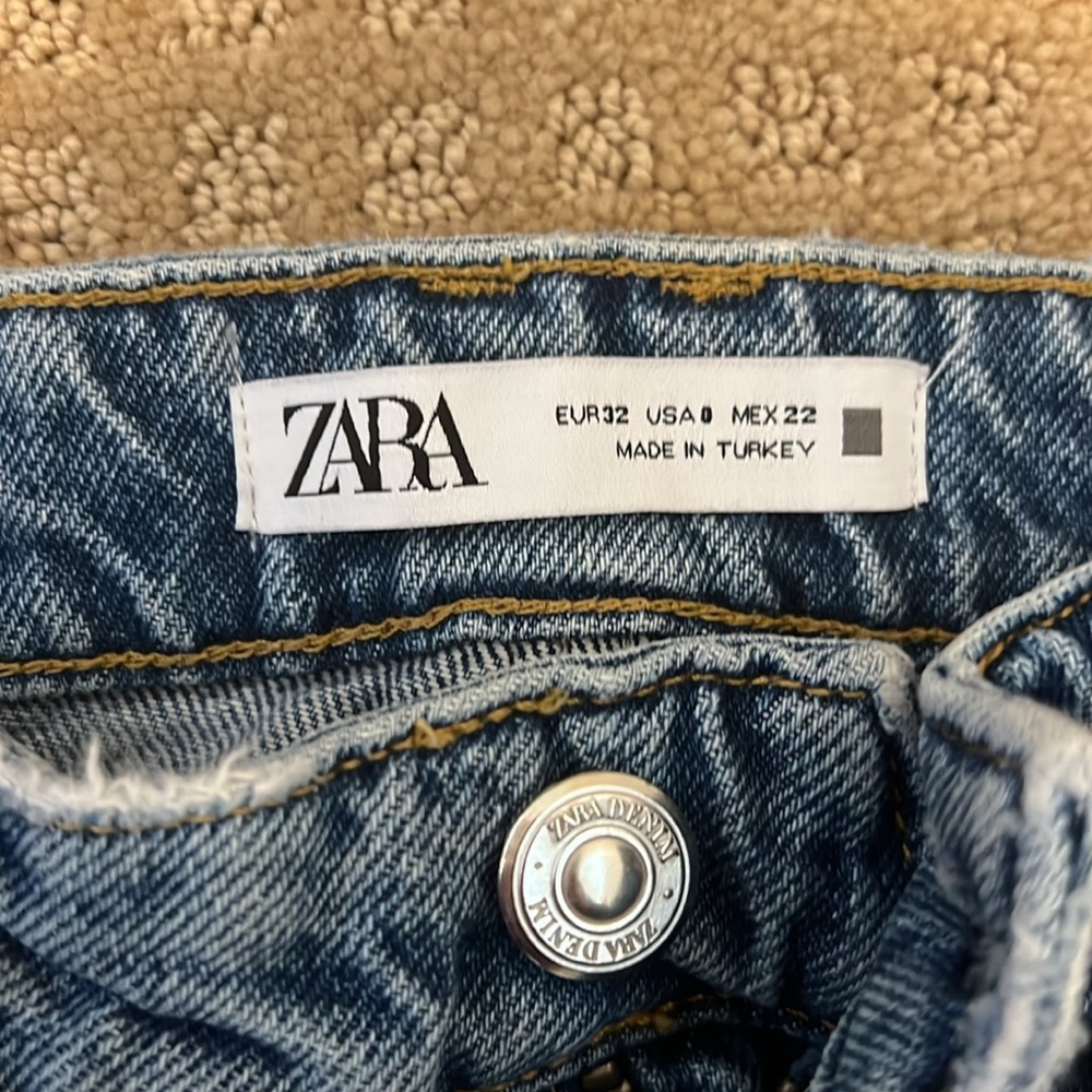 Zara High Rise Flared Ripped Jeans - Picture 2 of 4